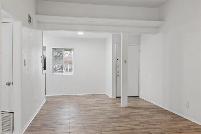 Photo - 6803 Woodhue Dr