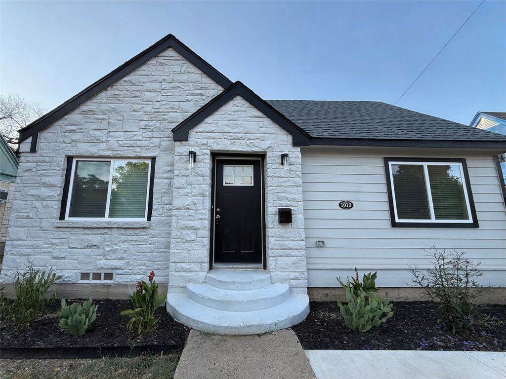 Photo - 1019 E Waco Ave