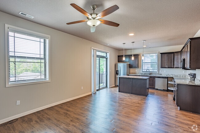 4BR, 3BA - 1,385SF - Living Room