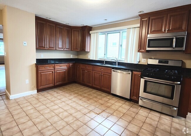Building Photo - 8 Whyte St Unit #1 Rental