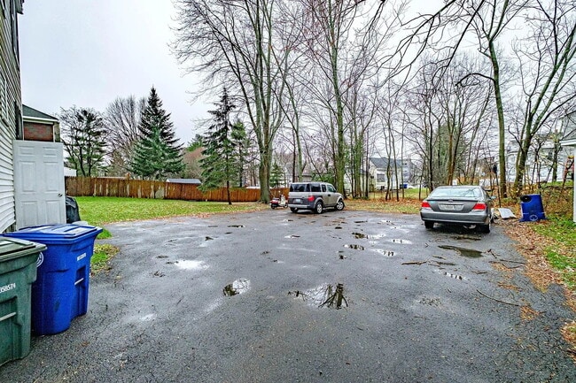 Photo - Charming 1–2 Bedroom Apartment – Heated Floors & In-Unit Laundry | Westbrook