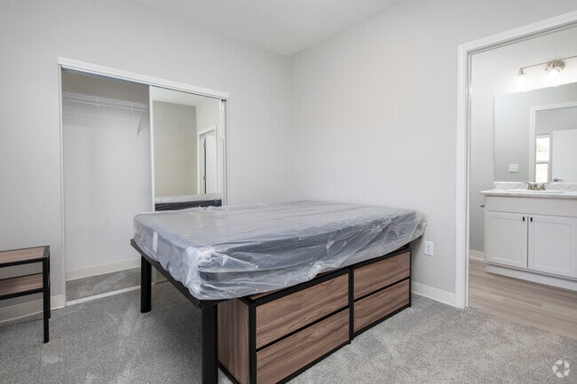 2BR, 2BA - 726SF