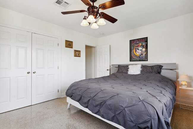 Photo - 6123 Marigny St
