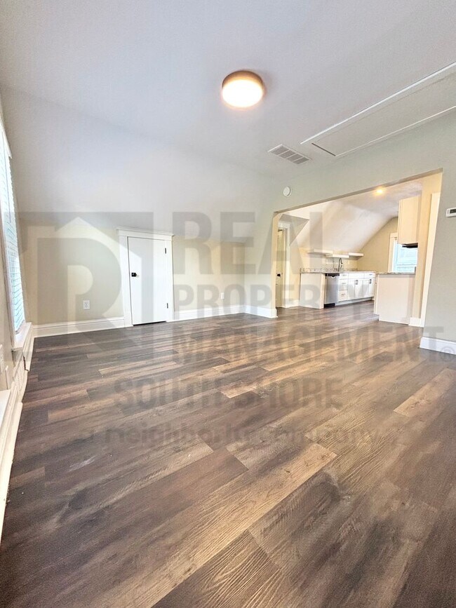1204 Manhattan St Unit 1 (upper)