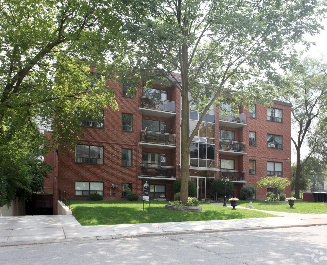 Photo - 65 Keewatin Ave