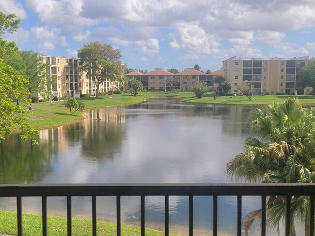 Building Photo - 7900 NW 50th St Unit 304