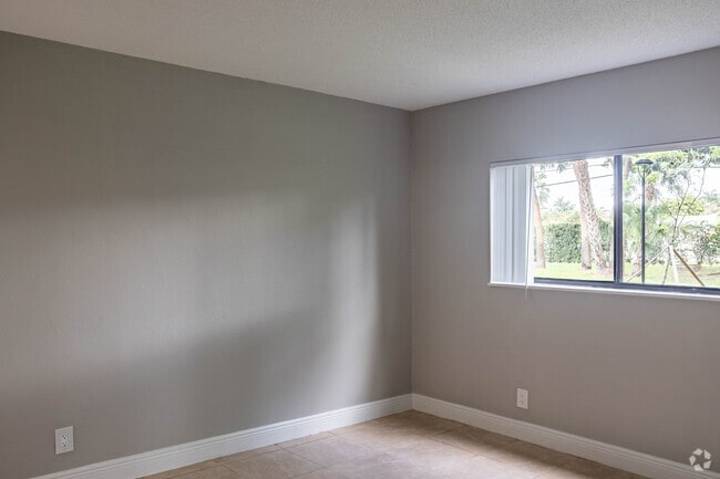2 BR, 2 BA - 742SQFT