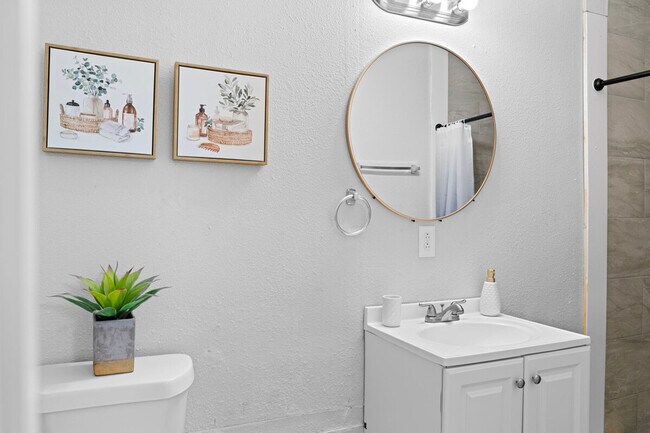 Photo - 3602 E Genesee St Unidad SI ID1244340P