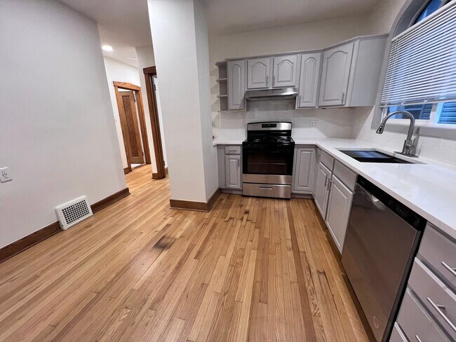 Photo - 5833 W Peterson Ave Unit 1