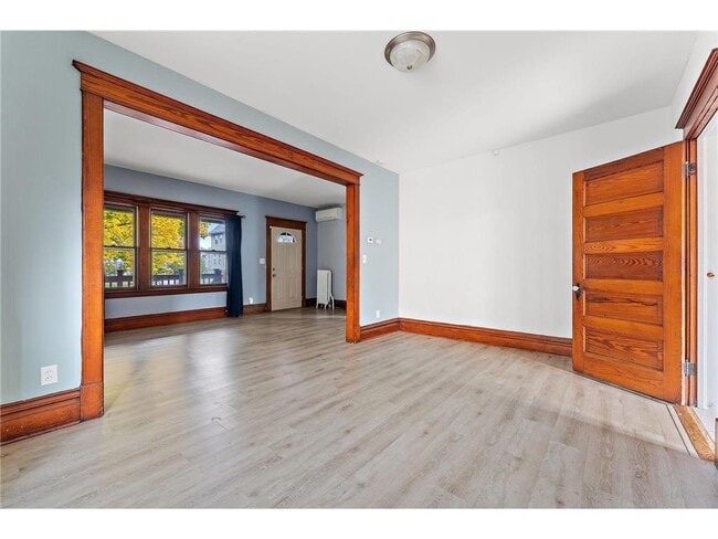 Photo - 882 Aurora Ave