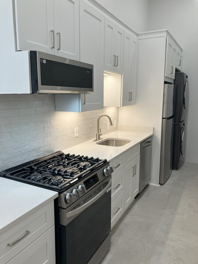 Granite counter tops - 2039 Valence St Unit 2039 Valence Street
