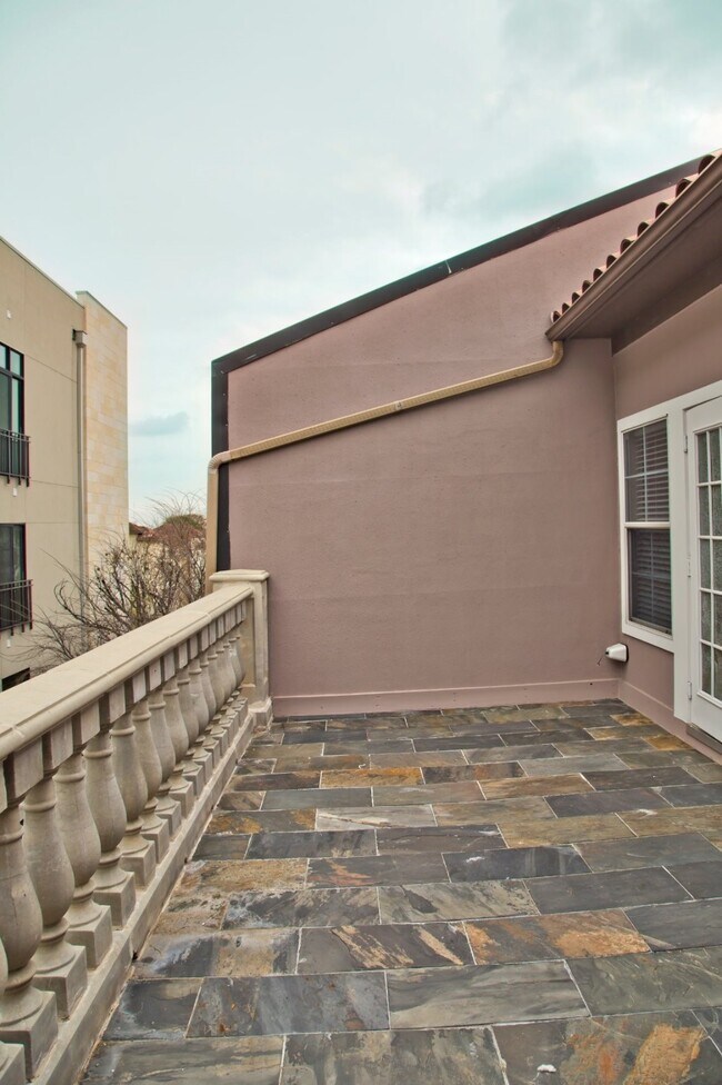 Building Photo - 1215 Rosedale St Rental