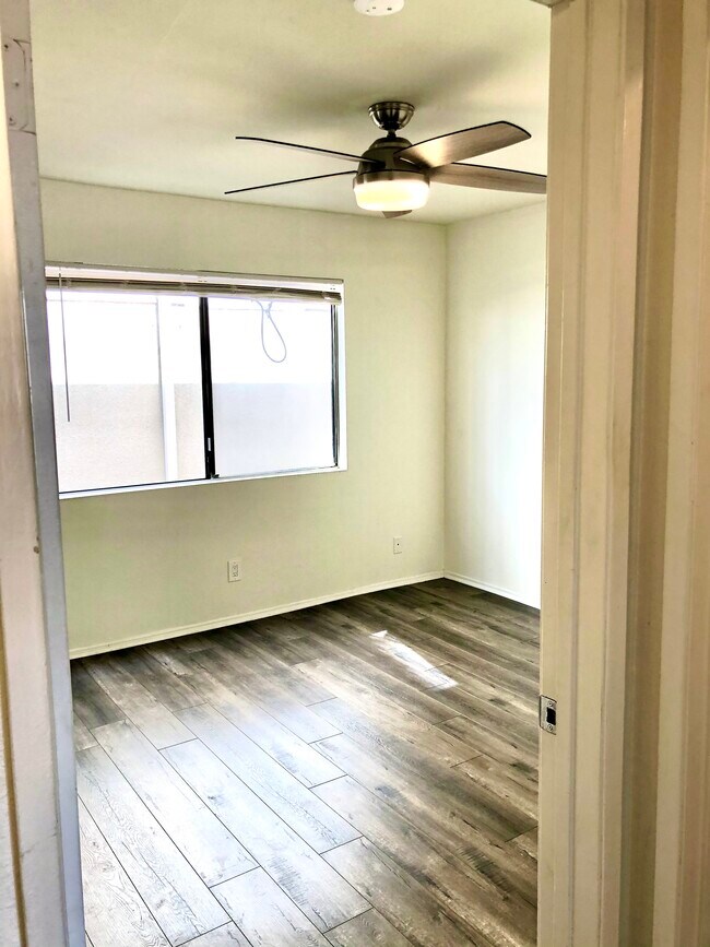 1759 N Mariposa Ave Unit 2