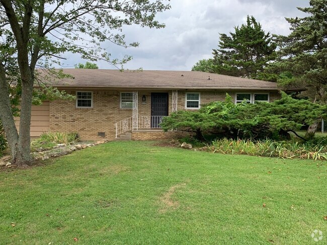Building Photo - 1117 E Ridgeway Dr Rental