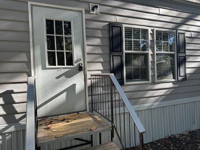 Photo - 832 Cross St