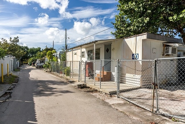 Photo - Palm Lakes Mobile Home Park