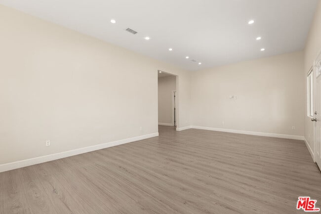 Photo - 6255 Gentry Ave