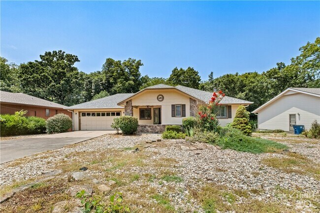 13 Yarmouth Dr
