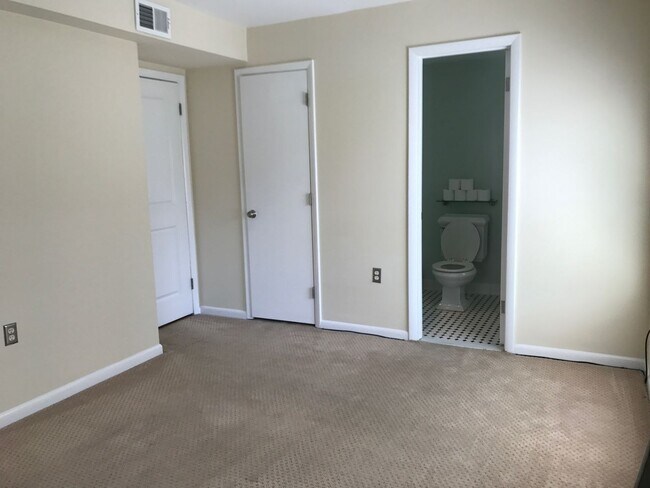 Photo - Heart of Dupont Circle Beautiful 2 Bedroom/2 Bath block to Metro Unidad 201