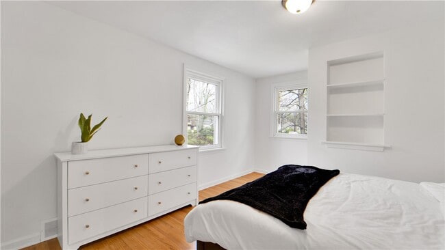 Photo - 288 Oakridge Dr