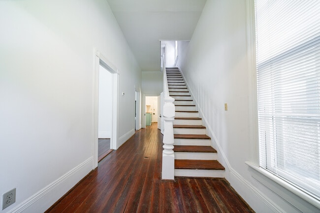 Photo - 106 7th St