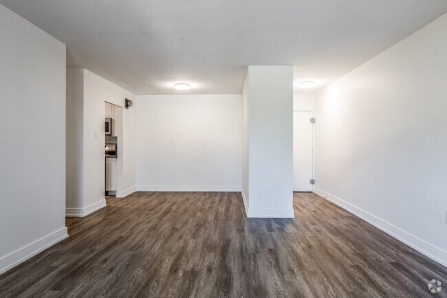 2BR, 1BA - 959SF - Dining Room/Living Room
