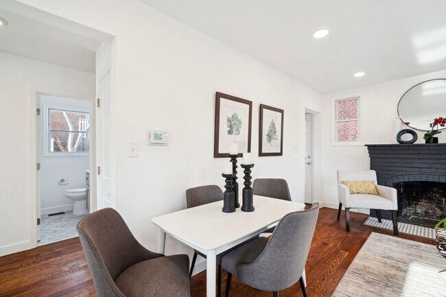 Photo - 5643 Clay Pl NE