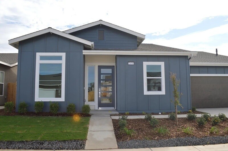2430 Bastidas Dr