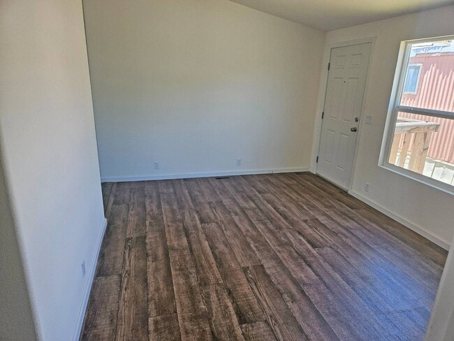 Photo - 573 E Sullivan St