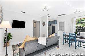 811 SW 26th Ct