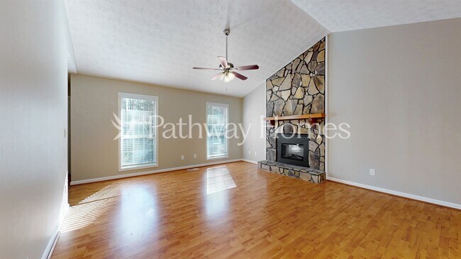 Photo - 1612 Cumberland Club Rd SW