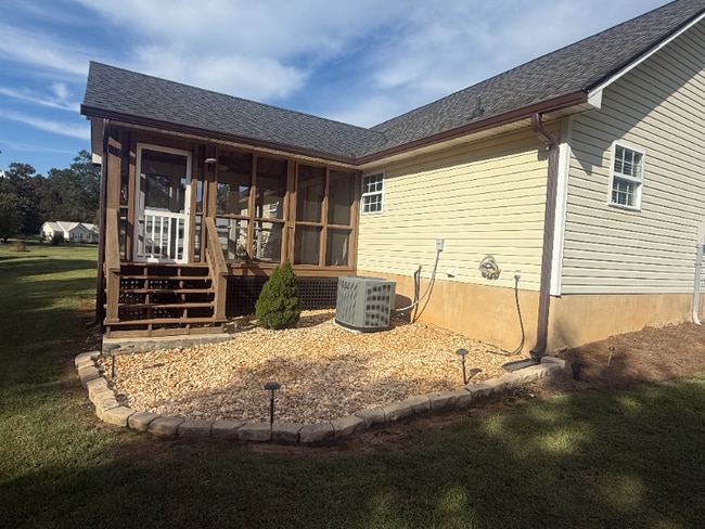 Photo - 136 Baxter Rd SE