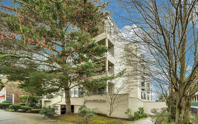 Photo - 211 Summit Ave E Unit 302