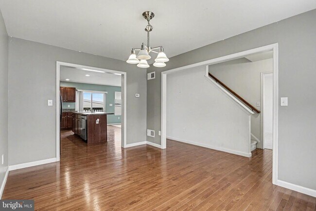 Photo - 27 E Imperial Dr