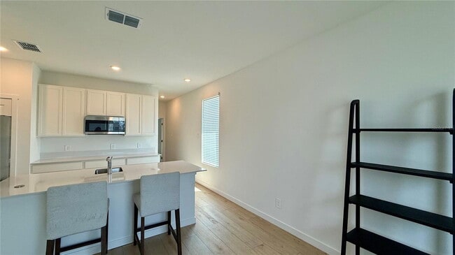 Building Photo - 5515 Guava Ct Unit B