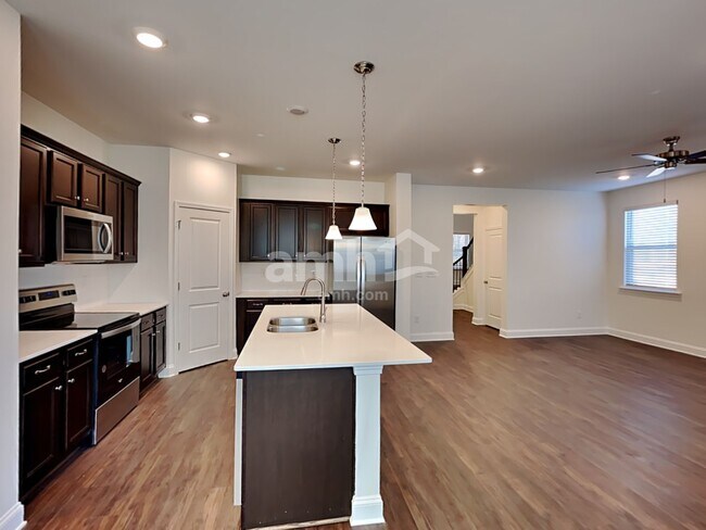Photo - 578 Rivermist Dr