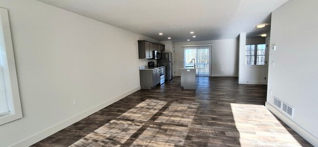 Photo - 3 Bedroom 2.5 Bathroom Available in Elizab...