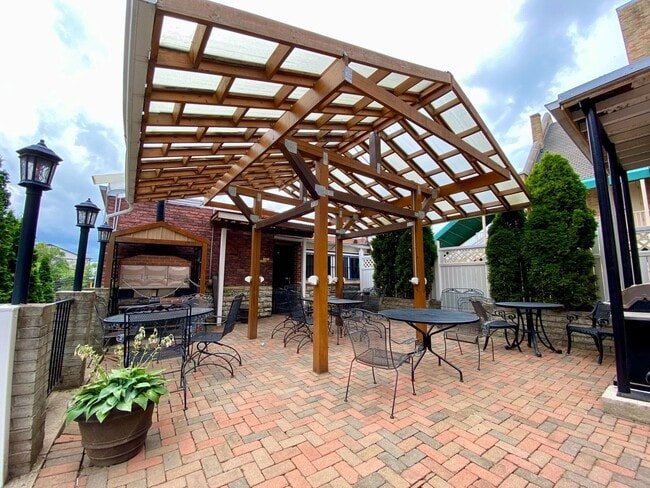 Building Photo - 5 Bed/3 Bath UC Rental Located on McMillan $750/pp ($3,875/mo)!