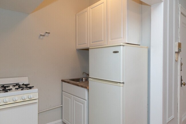 Photo - 2849 N Burling Unit 402