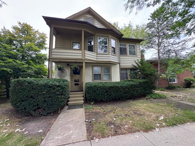 Building Photo - 1462 Wilmette Ave Unit 2