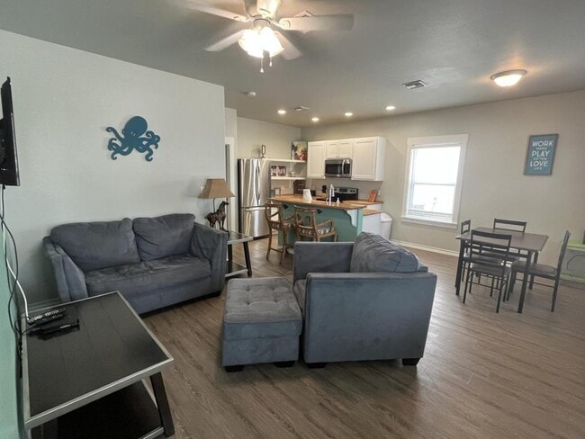 Photo - 4212 TX-35 BUS