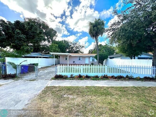 Building Photo - 525 NW 15th Terrace Rental