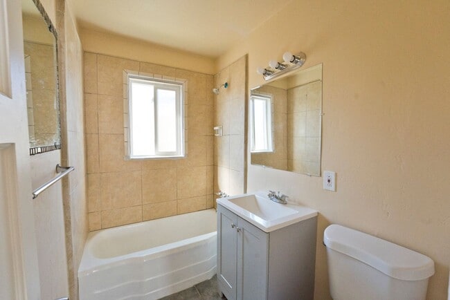 Photo - 322 Woodrow Ave Unit B