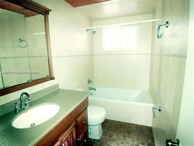 Photo - 462 Golden Isles Dr Unidad 205