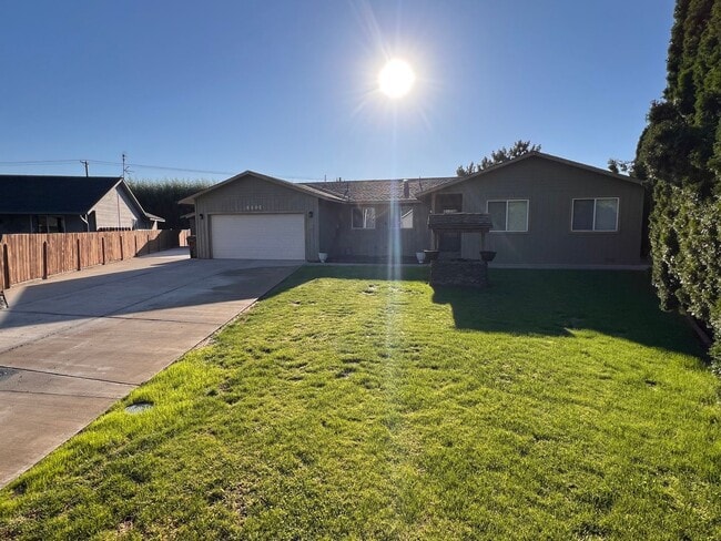 Building Photo - Spacious 3 Bed / 2 Bath Home in West Valle...