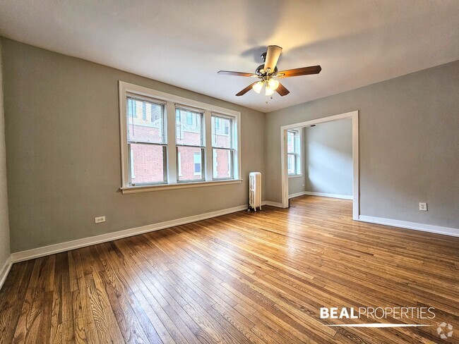 Building Photo - 540 W Surf St Unit 1 bed Rental