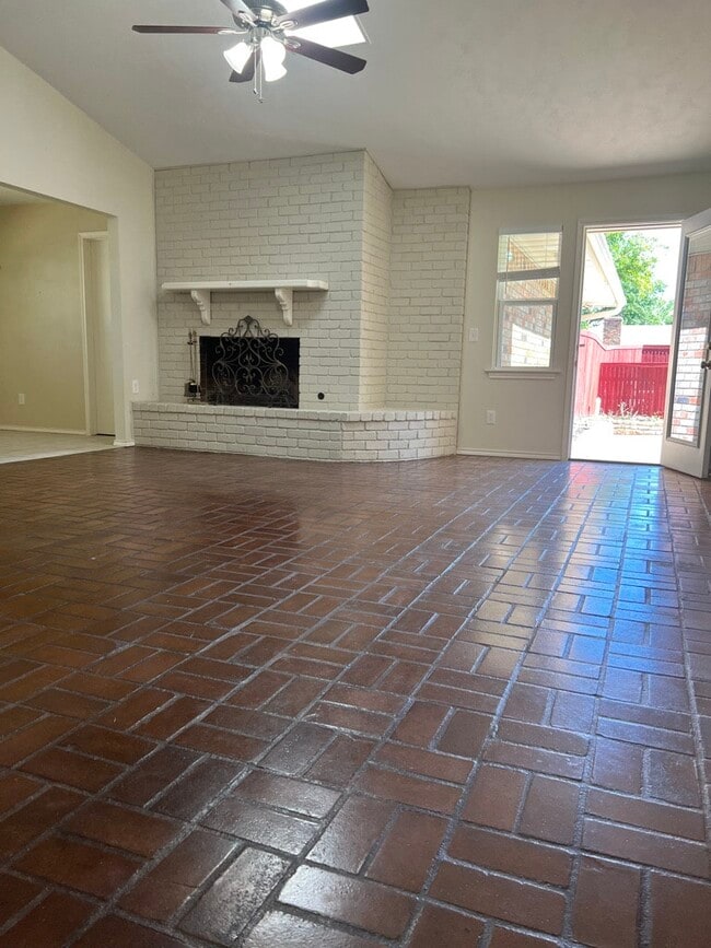 Photo - 2401 Westridge Dr