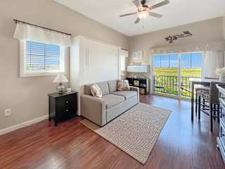 Photo - Make this charming studio with marsh views... Unidad #101