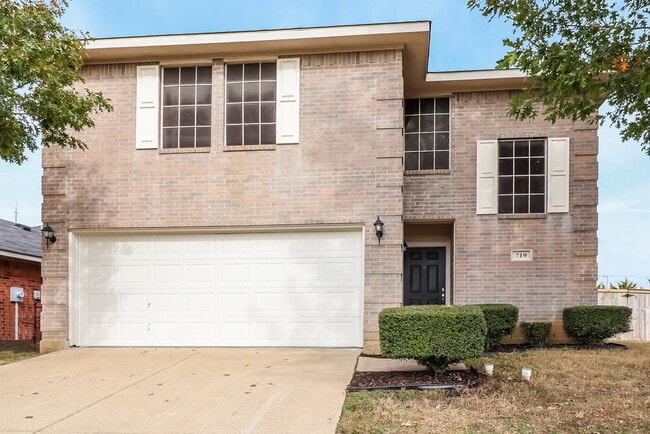 Photo - 719 Hawthorn Dr House