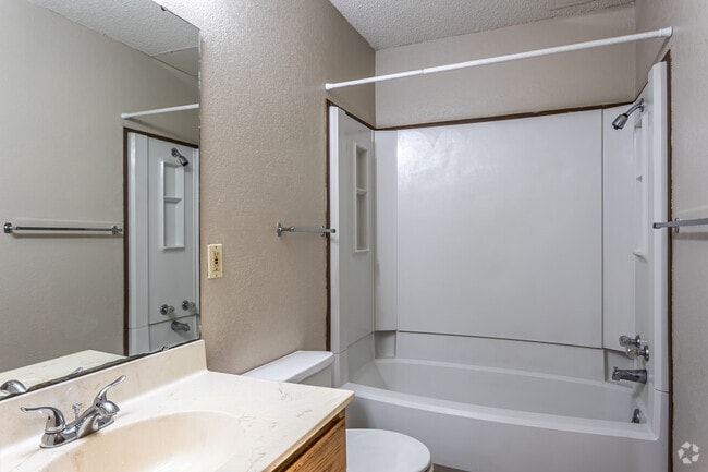 2BR, 2BA - 937 SF